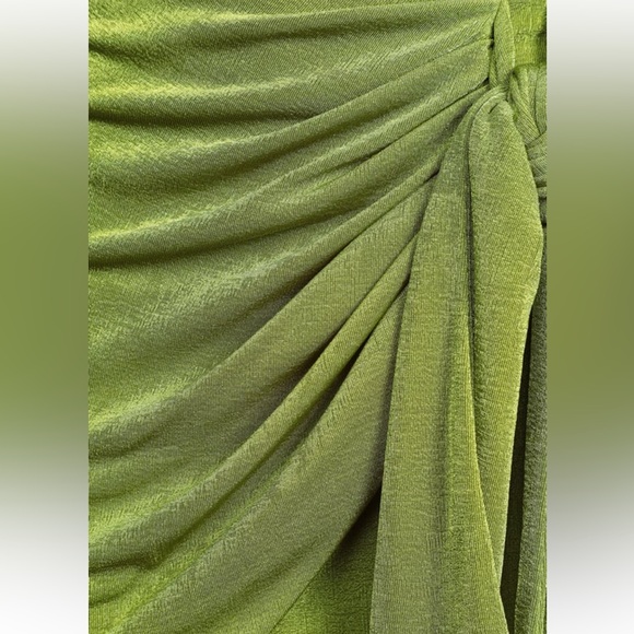 Beachside party shiny green ruched tie-front mini skirt - Picture 5 of 7